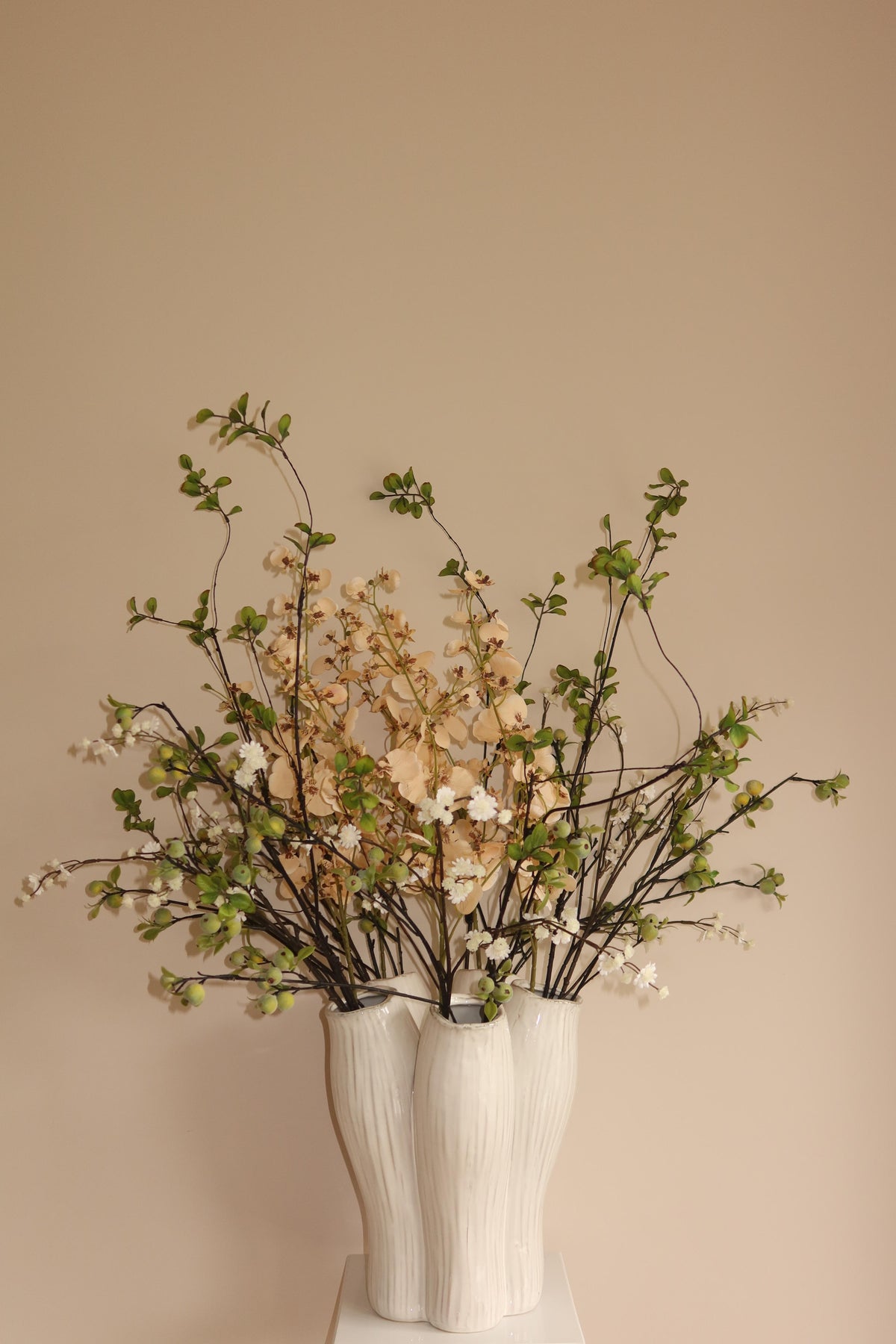 Zijden kunstbloem Rosavita in beige, detailfoto - Bellore